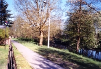 Weg vor dem Haus am Alten Malzer Kanal