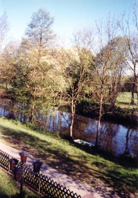 Zaun des Grundstücks mit dem Alten Malzer Kanal